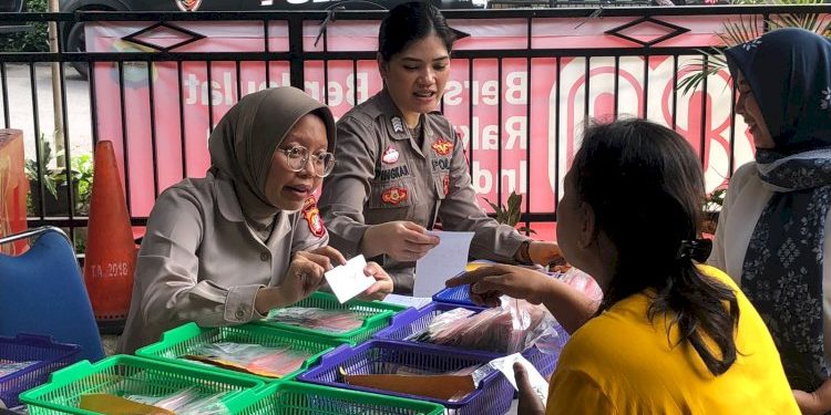 Bakti Kesehatan Polres Metro Bekasi Kota di Polsubsektor Pekayon Layani 60 Warga