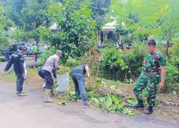 Kembalikan Fungsi Sungai melalui Aksi Bersih Kali Cipinang di Tapos Depok