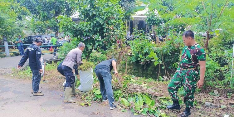 Kembalikan Fungsi Sungai melalui Aksi Bersih Kali Cipinang di Tapos Depok