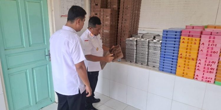 Tinjau Dapur dan Bahan Makanan Kalapas Pangkalan Bun Pastikan Kesiapan Layanan Bagi WBP