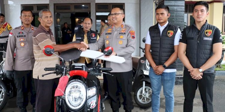 Curanmor Viral Terungkap, Kapolres Pekalongan Serahkan Motor ke Korban