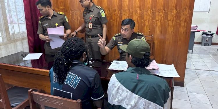 Satgas Damai Cartenz Laksanakan Tahap II Penyerahan Tersangka dan Barang Bukti Yatien Enumbi di Nabire