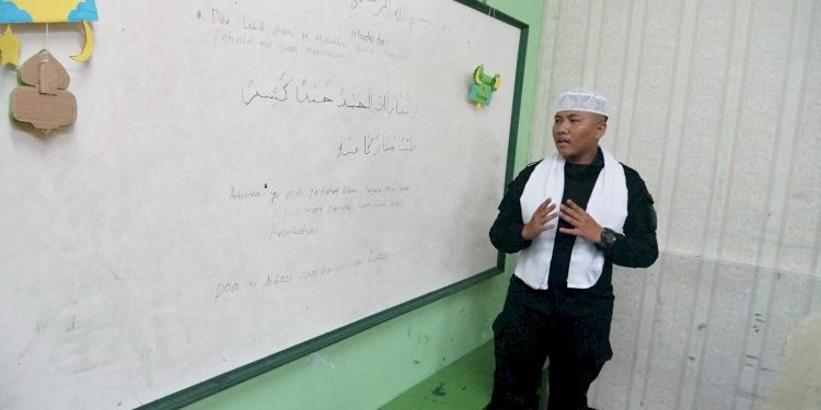 Kisah Polisi Penghafal Al-Qur’an, Setia Menjalankan Tugas dan Mengajar
