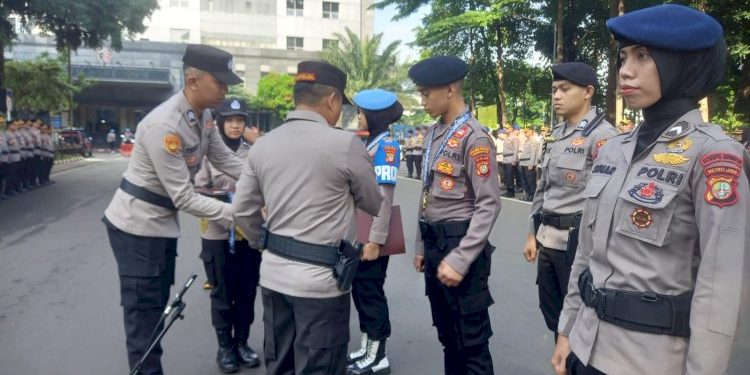 Penghargaan Kapolda Metro kepada 14 Personel Berprestasi dalam Apel Pamen