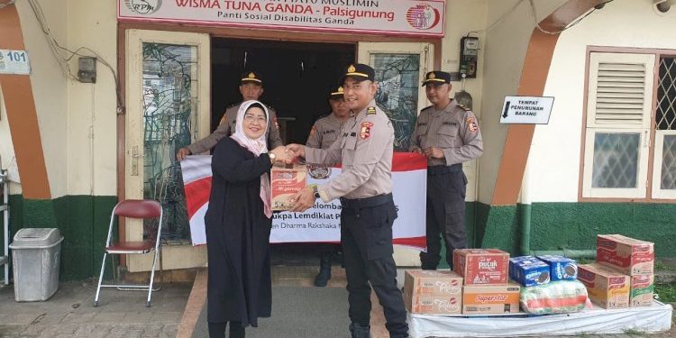Siswa SIP 54 Salurkan Kepedulian kepada Penghuni Panti Disabilitas Ganda