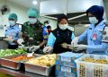 Komitmen Dukung Program Makanan Bergizi Gratis, Personel Kawal dan Distribusikan MBG