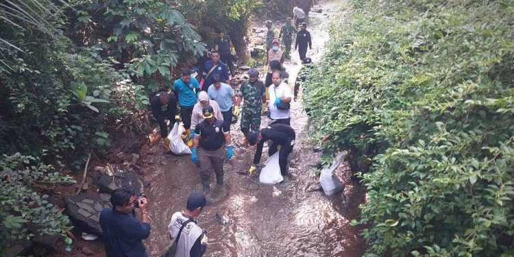 Kolaborasi Lanjutkan Gerakan Bersih Sungai Cipinang antara KLHK dan Pemkot Depok