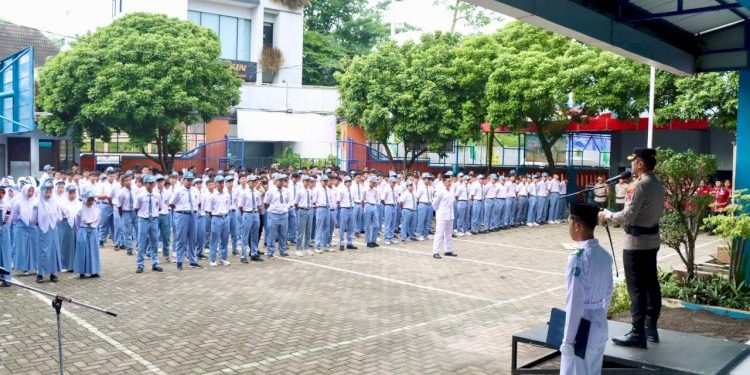 Kapolrestabes Semarang Pimpin Police Goes to School di SMK Muhammadiyah 2 Semarang Ajak Pelajar Jauhi Kenakalan Remaja