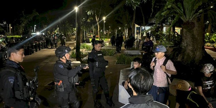 Patroli Malam Brimob Amankan Pelaku Tawuran di Jakarta Pusat