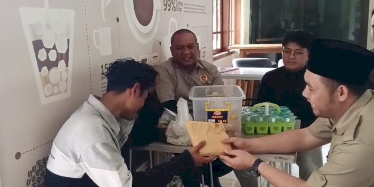 Gorengan Keliling Mahasiswa Garut Dapat Hadiah Wisuda dari Prabowo