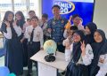 Belajar Menyenangkan Siswa SMP Samarinda dengan Papan Interaktif