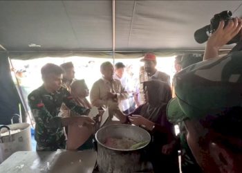 Prabowo Cicipi Masakan Warga Pengungsi di Aceh Cek Gizi dan Kelayakan Dapur
