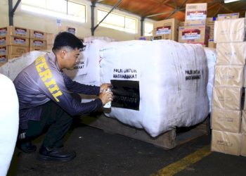 Slog Polri Dukung Distribusi Bantuan ke Tiga Provinsi Terdampak Bencana via Udara dan Laut