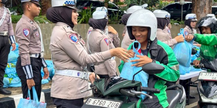 Polda Metro Jaya Dukung Ojol dan PHL Melalui Program Jum’at Peduli