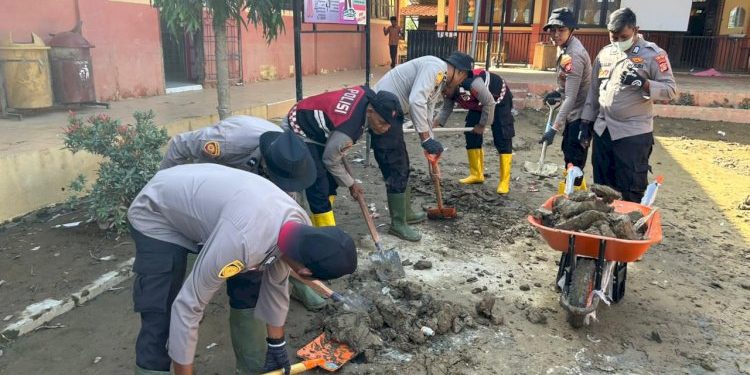 Polri dan Masyarakat Bersinergi Memulihkan Pasca Banjir di Pidie Jaya