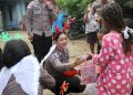 Satgas Humas Bagikan Bingkisan Natal untuk Anak-anak di Jayapura
