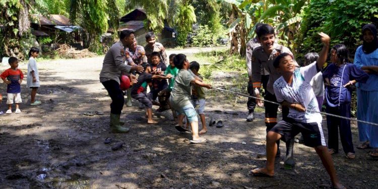 Trauma Healing untuk Anak Korban Banjir di Batang Toru oleh Polsatwa K-9 Polda Sumut