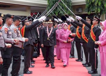 Kapolres Pekalongan Lepas Enam Anggota yang Purna Tugas