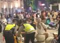 Aksi Humanis Polisi Mengumpulkan Sampah Setelah Perayaan Tahun Baru di Yogyakarta