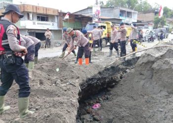 Polres Bener Meriah Memastikan Jalan Lintas Bireuen-Takengon Aman Pascabencana