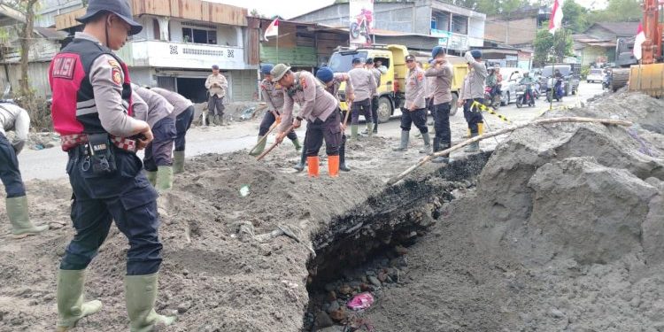 Polres Bener Meriah Memastikan Jalan Lintas Bireuen-Takengon Aman Pascabencana