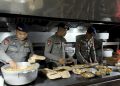 Dapur Lapangan Brimob untuk Bantu Warga Terdampak Banjir Jakarta Utara