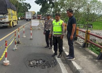 Jembatan Kali Ketek Karanganyar Ambles, Lalu Lintas Jalan Nasional III Tersendat