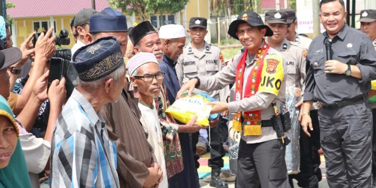 Kapolda Aceh Berikan 300 Kasur dan Dana Hunian bagi Korban Bencana di Ketambe