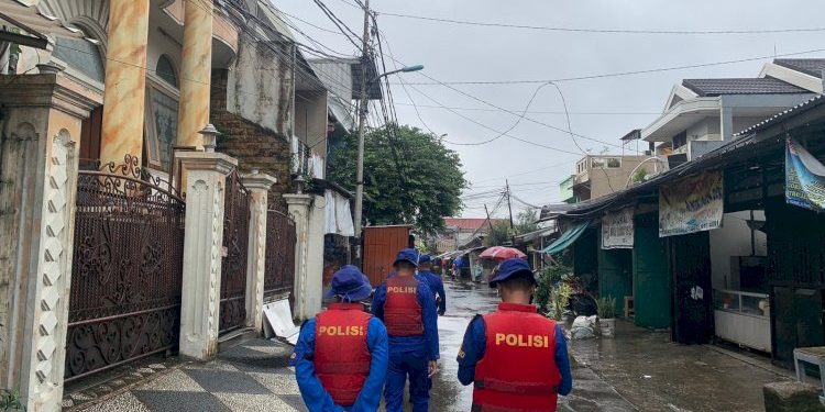 Banjir di Sejumlah Ruas Jalan, Brimob Lantas Polair Dikerahkan