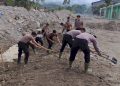 Bersihkan Rumah Ibadah Pascabanjir, Polri dan Warga Gotong Royong Siapkan Meunasah Sambut Ramadan
