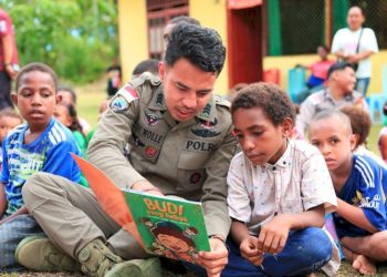 Personel Ops Damai 2026 Hadirkan Keceriaan Melalui Belajar dan Bermain Bersama Anak Taman Baca