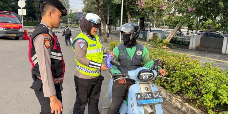 Operasi Keselamatan di Bundaran Senayan Fokus pada Edukasi Humanis oleh Polisi
