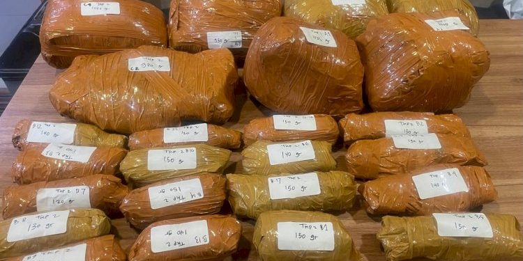 Pengungkapan Peredaran Ganja Sebanyak 9,4 KG dengan Tiga Tersangka Diamankan