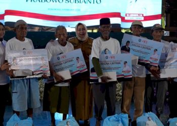 Kisah Penarik Becak Listrik yang Tak Mau Kalah dari Ojek Online