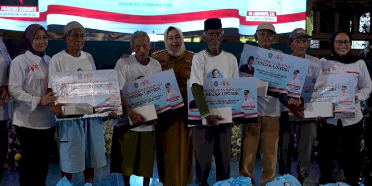 Kisah Penarik Becak Listrik yang Tak Mau Kalah dari Ojek Online