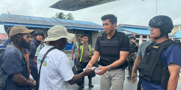 Ujung Landasan Korowai: Duka, Solidaritas, dan Komitmen Satgas Jaga Akses ke Tanah Merah