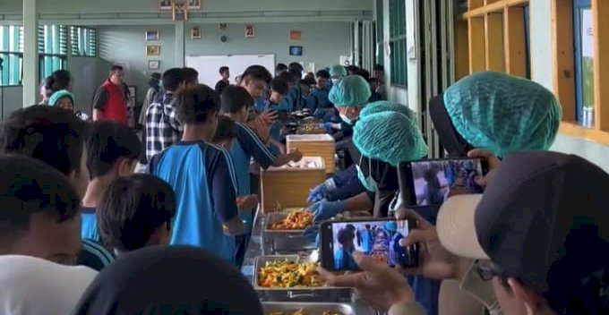 Ciptakan Kebersamaan di Sekolah, Prasmanan di Sukabumi Siswa Senang
